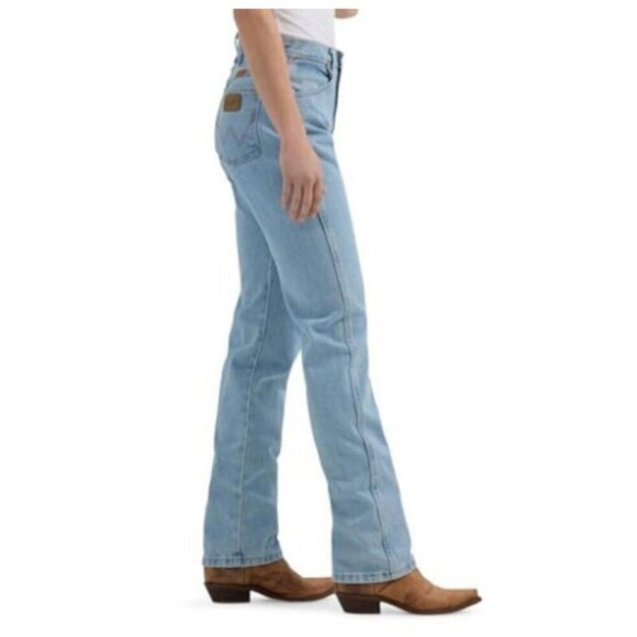 **Wrangler** Women's Cowboy Cut High Rise Slim Fit Tapered Leg Jean - Picture 2 of 4